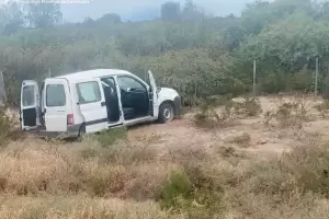 Un utilitario con cinco pasajeros a bordo protagoniz� un violento vuelco en Catamarca