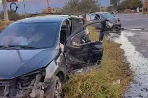 Tres personas hospitalizadas tras un fuerte choque entre dos autos en Catamarca