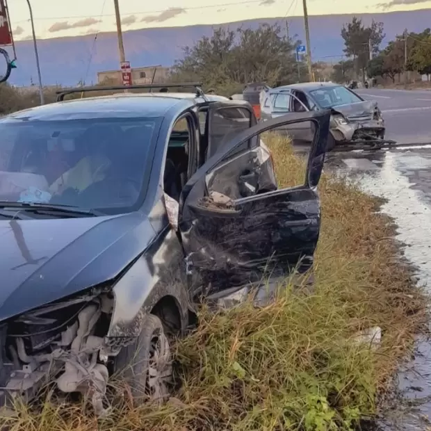 Tres personas hospitalizadas tras un fuerte choque entre dos autos en Catamarca