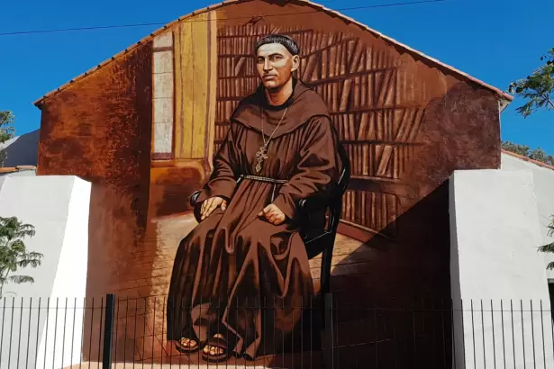 Pol�mica por una figurita mundialista del Beato Esqui�: las reacciones en contra