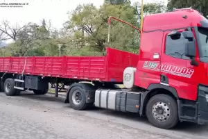 Todo mal: camionero choc�, dio positivo en alcoholemia y lo arrestaron