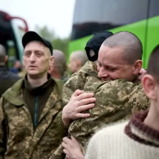 Intercambio de prisioneros entre Ucrania y Rusia abre la puerta a un posible alto al fuego