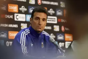 Scaloni confirm� que el "Dibu" Mart�nez no atajar� ante Honduras e Islandia