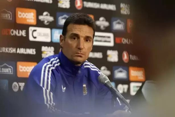 Argentina ajusta detalles para el debut ante Argelia: Scaloni sigue de cerca la situaci�n de los lesionados
