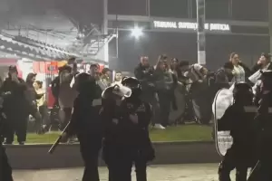 Tensi�n y disturbios en la despedida al Indio Solari: enfrentamientos y detenidos en el Obelisco