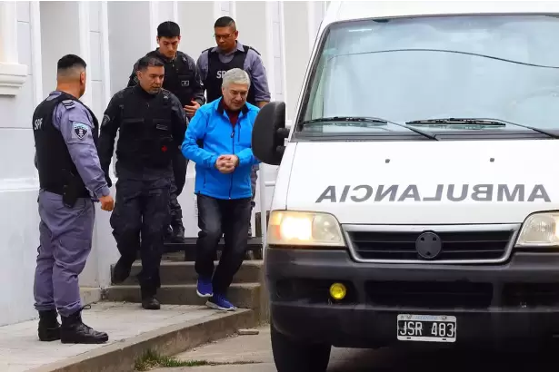 La Justicia orden� revisar el pedido de prisi�n domiciliaria de L�zaro B�ez por su estado de salud