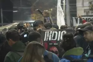 Miles de fan�ticos llegan a Avellaneda para despedir al Indio Solari en un adi�s hist�rico