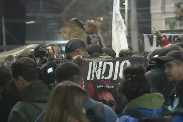 Miles de fan�ticos llegan a Avellaneda para despedir al Indio Solari en un adi�s hist�rico