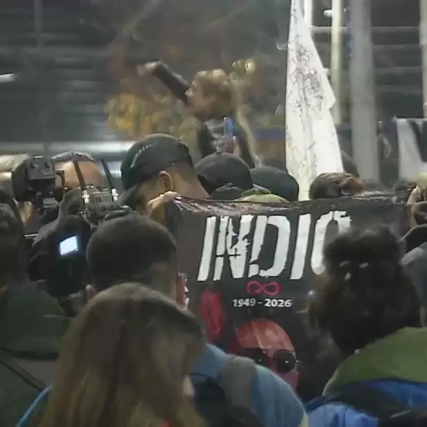 Miles de fan�ticos llegan a Avellaneda para despedir al Indio Solari en un adi�s hist�rico