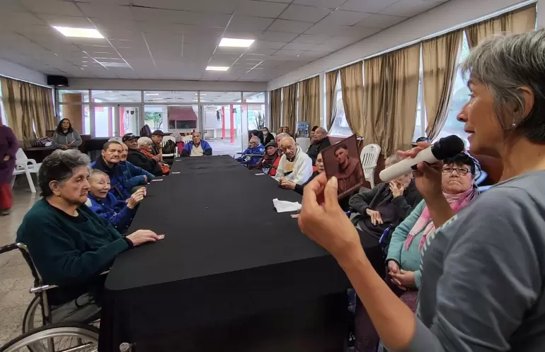 periodistas hogar de ancianos
