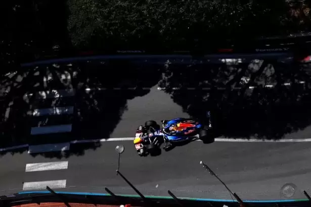 Ins�lito abandono de Max Verstappen en M�naco: su Red Bull no arranc� en la largada