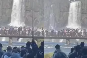VIDEO: Un turista se arroj� a las Cataratas del Iguaz� para recuperar su tel�fono celular