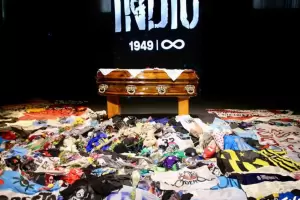 Termin� el velatorio del Indio Solari tras 18 horas de despedida: el adi�s fue hist�rico