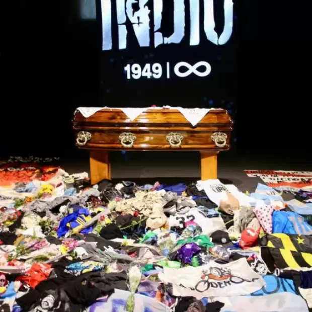 Termin� el velatorio del Indio Solari tras 18 horas de despedida: el adi�s fue hist�rico
