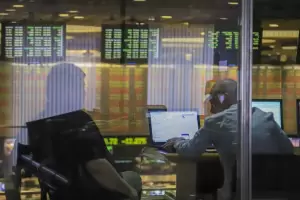 Riesgo pa�s cae por debajo de 500 puntos y los bonos argentinos muestran un inicio de semana positivo