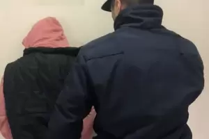 Amenaz� a su madre con un hierro y que prender�a fuego a la familia