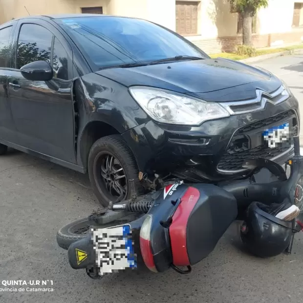 Hospitalizaron a una joven tras un fuerte choque en Catamarca