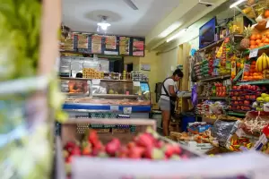 Una familia tipo necesit� casi $1.5 millones en mayo para no ser pobre