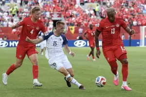 Canad� reaccion� sobre el final y rescat� un empate 1-1 ante el duro Bosnia