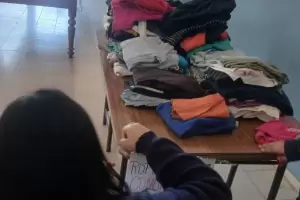 Solidaridad: alumnos impulsan un ropero comunitario en su escuela