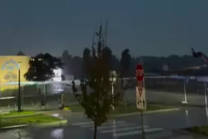 VIDEO: Tormenta, alerta de tornado y asado en la concentraci�n de la Selecci�n