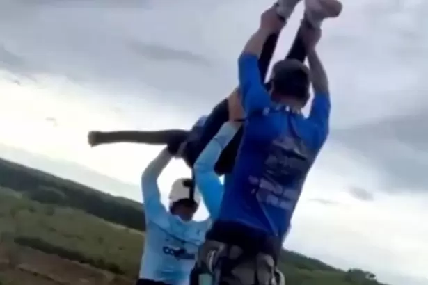 VIDEO: una joven falleci� en Brasil tras un salto sin seguridad desde 40 metros
