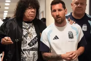 VIDEO: La Mona revolucion� la concentraci�n argentina y cumpli� su sue�o con Messi