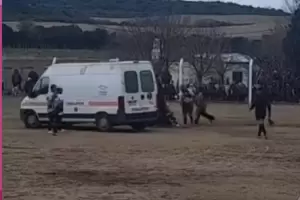 Tragedia: falleci� un jugador tras descompensarse durante un partido