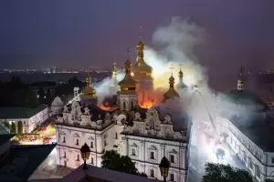 Rusia lanz� uno de los mayores ataques contra Ucrania y da�� un hist�rico monasterio