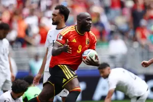 B�lgica no pudo sostener la ventaja e igual� con Egipto en un partido clave