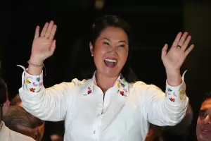Fujimori ampl�a su estrecha ventaja en Per� y S�nchez llama a defender el voto