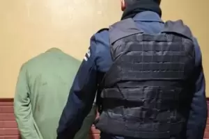 Agredi� a un comerciante y da�� la vidriera: fue detenido
