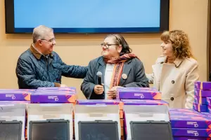 Entregaron m�s de 200 tablets completando la entrega de 600 a escuelas de Catamarca