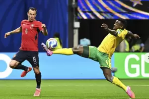 Rep�blica Checa y Sud�frica empataron 1-1 en un duelo de necesitados