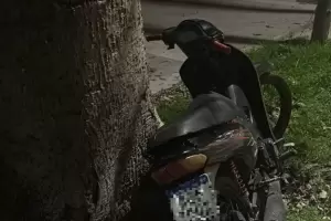 Catamarca: tres delincuentes le robaron la moto y la abandonan a pocas cuadras