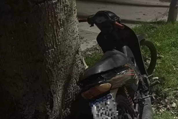 Catamarca: tres delincuentes le robaron la moto y la abandonan a pocas cuadras