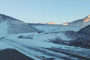 Temporal de nevada afecta el oeste: sigue cerrado el Paso de San Francisco