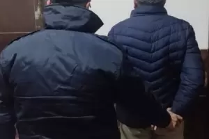 �Para el finde?: mat� dos porcinos, lo detuvieron y le secuestraron la carabina