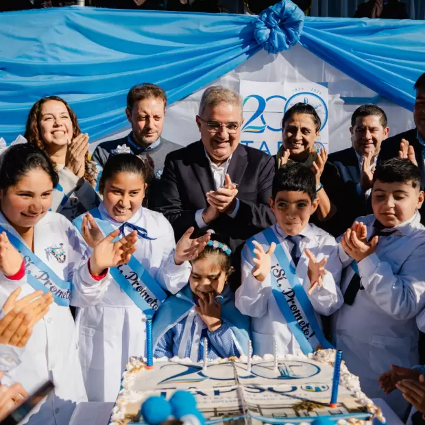 Tapso celebr� sus 200 a�os con un acto, entrega de bicicletas y un gran desfile