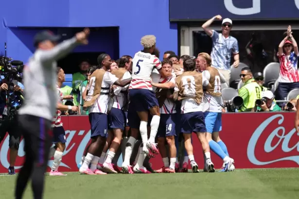 EE.UU. le gan� 2-0 a Australia y qued� primero en el Grupo D del Mundial
