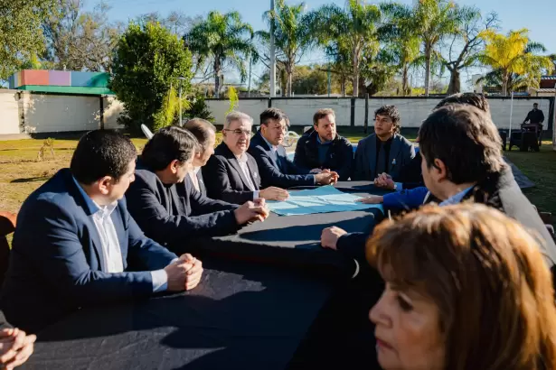 Jalil reuni� a intendentes del Este y coordin� asistencia financiera a los municipios