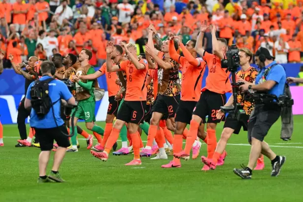 Pa�ses Bajos gole� a Suecia y sum� su primer triunfo en el Mundial