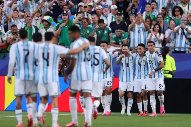 Tras el esc�ndalo por el padre de Messi, el plantel de la Selecci�n qued� furioso con un periodista