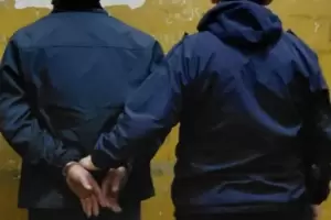 Detuvieron a un hombre acusado de agredir a su pareja dentro de un colectivo