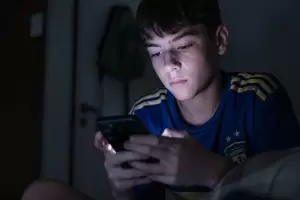 Los chicos, las apuestas y el mundial: "Le roban la tarjeta a los padres desde temprana edad"