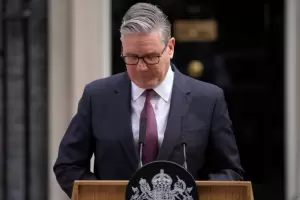 Renunci� el primer ministro brit�nico, Keir Starmer, en medio de una crisis pol�tica