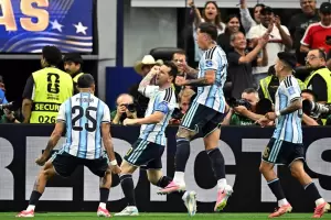 Argentina derrot� a Austria con un doblete de Messi y se asegur� la clasificaci�n