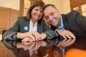 Adorni recibir� a los senadores de LLA en medio de la amenaza de una interpelaci�n