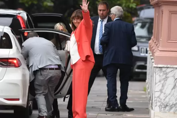 Bullrich se ausentar� de la reuni�n de los senadores libertarios con Adorni