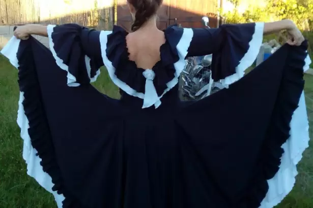 Desesperada b�squeda de un porta trajes perdido: bailarina catamarque�a pide ayuda